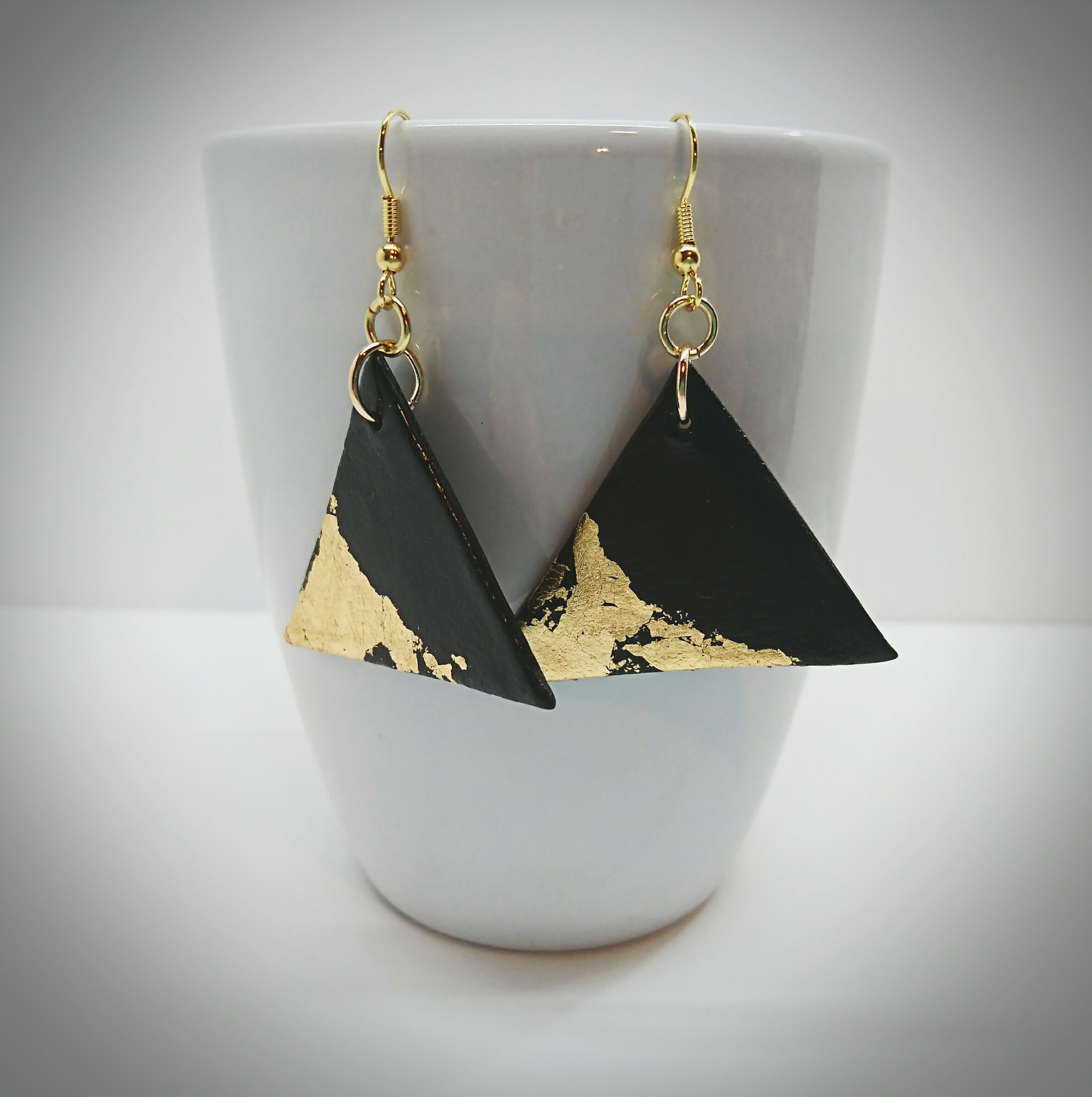l'atelier de Viliv boucles triangulaires noires et or