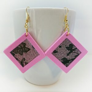 Boucles en mousse au motif dentelle carrées